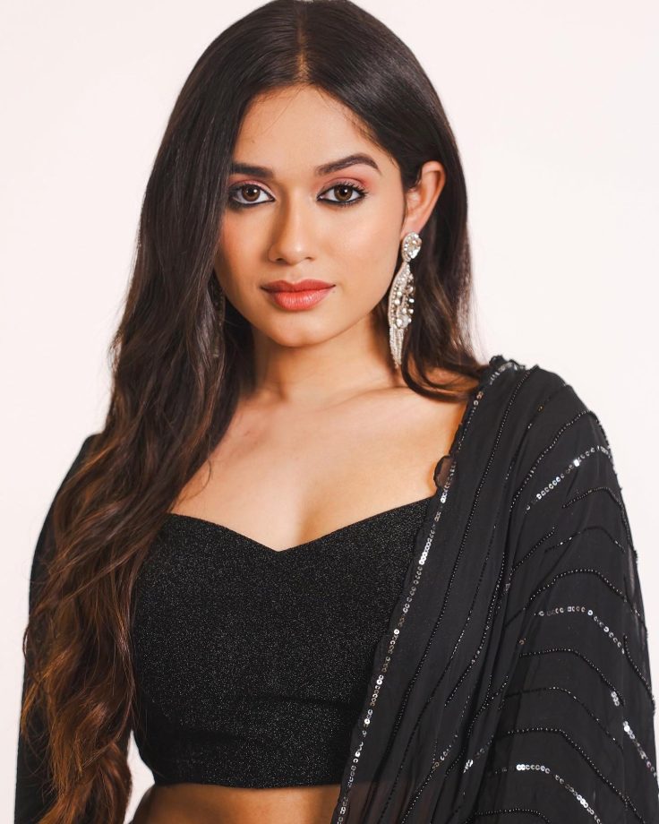 Jannat Zubair Follows 'What Jhumka?' Trend In Black Lehenga Choli 840923