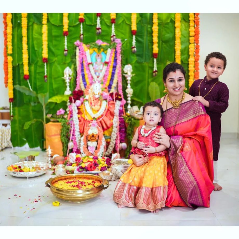 Kantara Star Rishab Shetty Celebrates 'Varamahalakshmi' Festival With Family, See Pics 846458