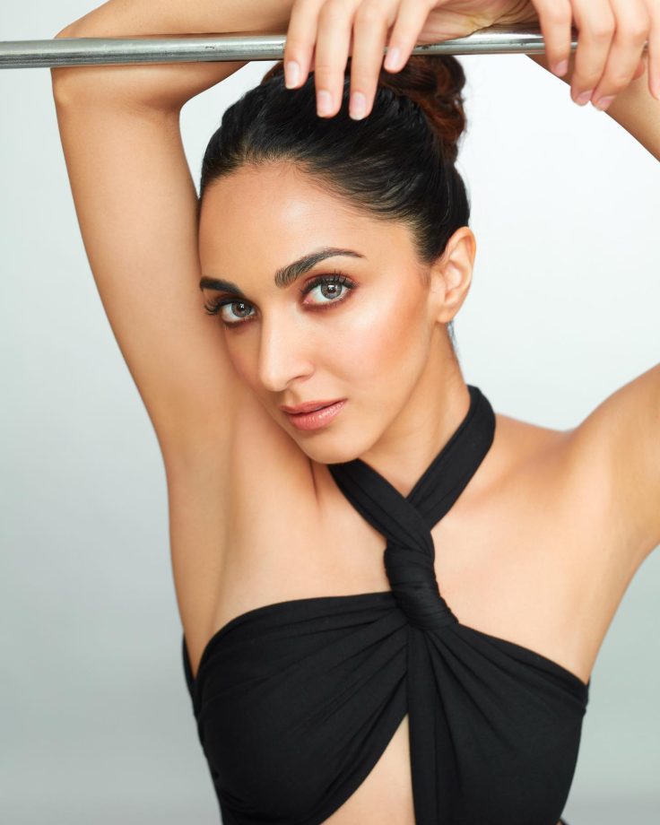 Kiara Advani Breaks The Internet In A Black Cut-Out Thigh-High Slit Gown 844162