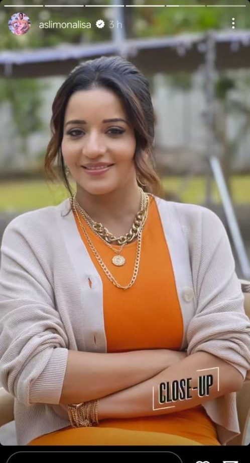 Monalisa Looks Preppy In Tangerine Co-ords With Gold Accessories 846832