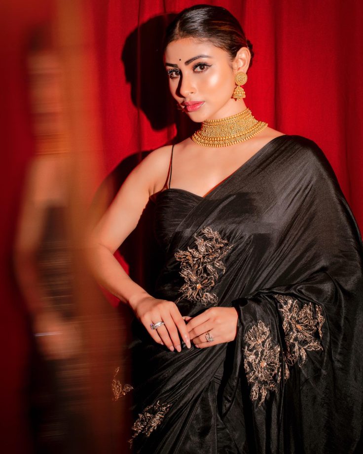 Mouni Roy Stuns In Black Silk Saree, Disha Patani Reacts 844582