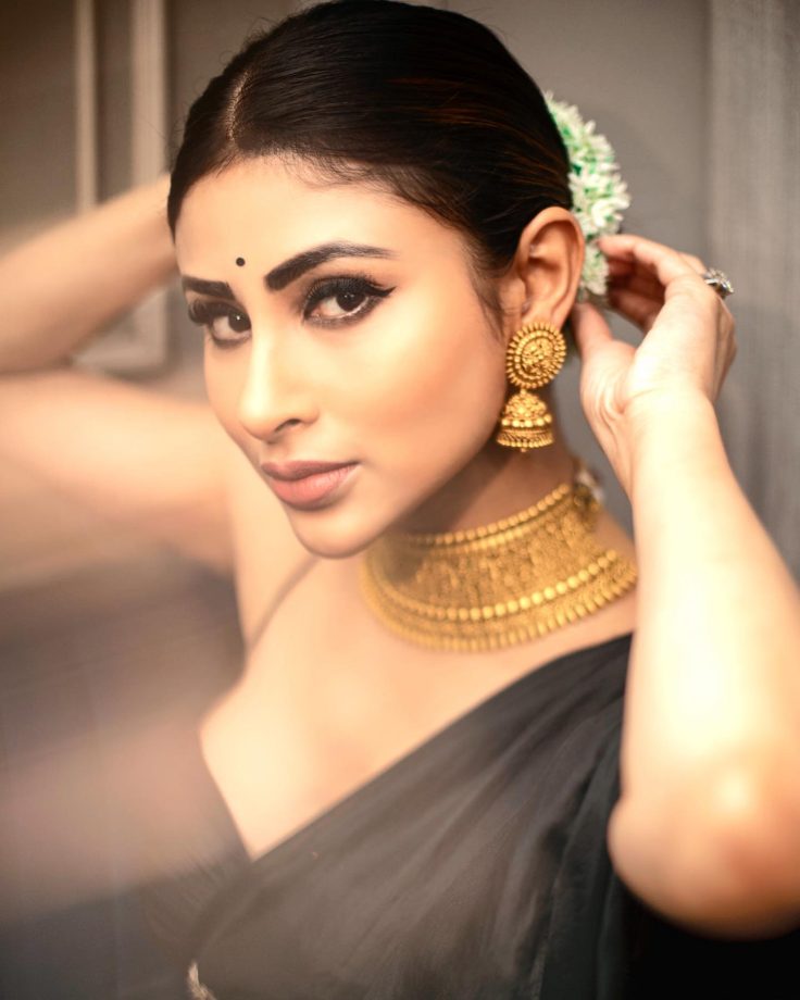 Mouni Roy Stuns In Black Silk Saree, Disha Patani Reacts 844579