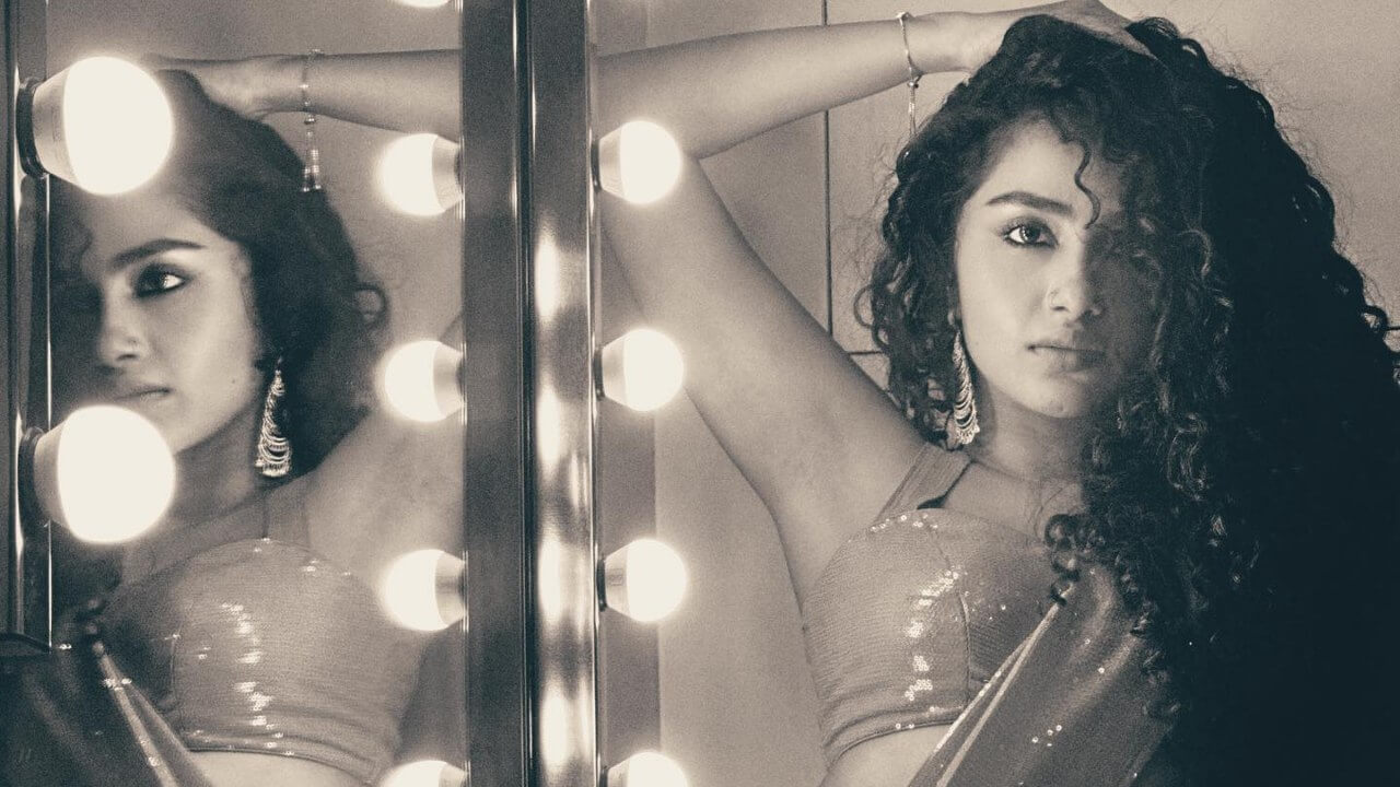 Ooh La La! Anupama Parameswaran Ups Glamour In Glitter Saree 843941