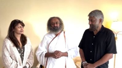 “Our Indian Scientists have done tremendous work”, says Sri Sri Ravi Shankar wishing Vivek Ranjan Agnihotri for The Vaccine War