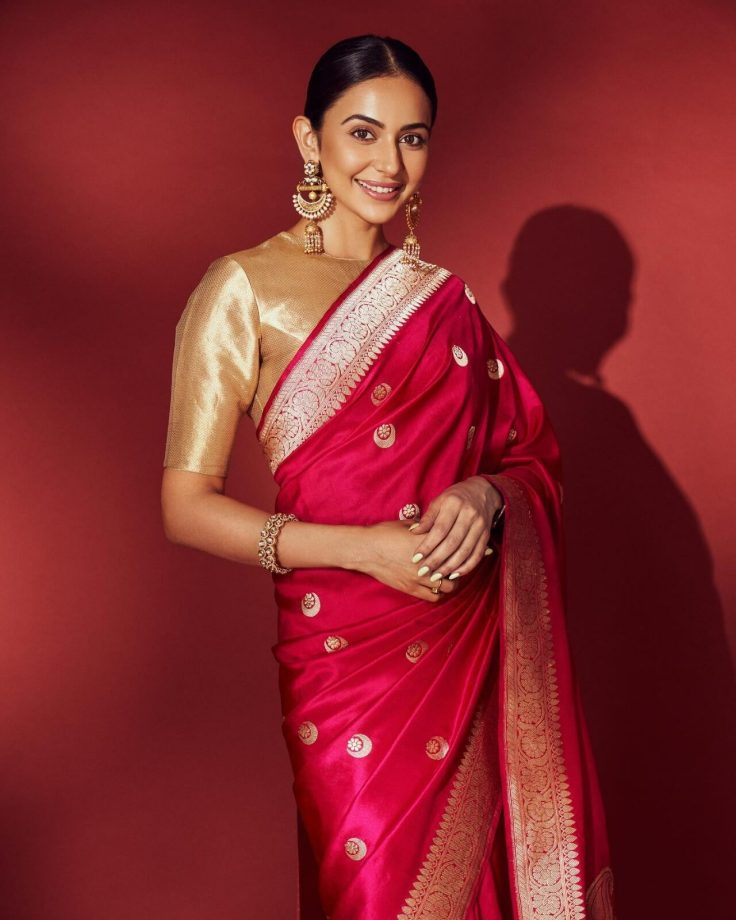 Rakul Preet Singh blows saree siren in red ‘Chand Buta’ Varanasi silk 845620