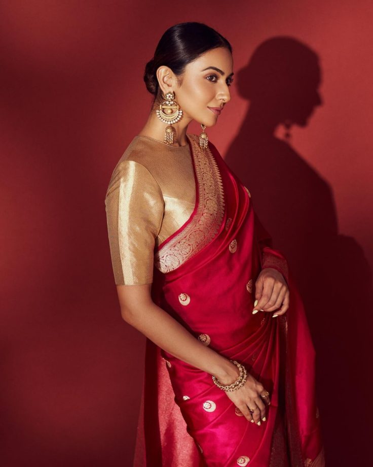 Rakul Preet Singh blows saree siren in red ‘Chand Buta’ Varanasi silk 845621