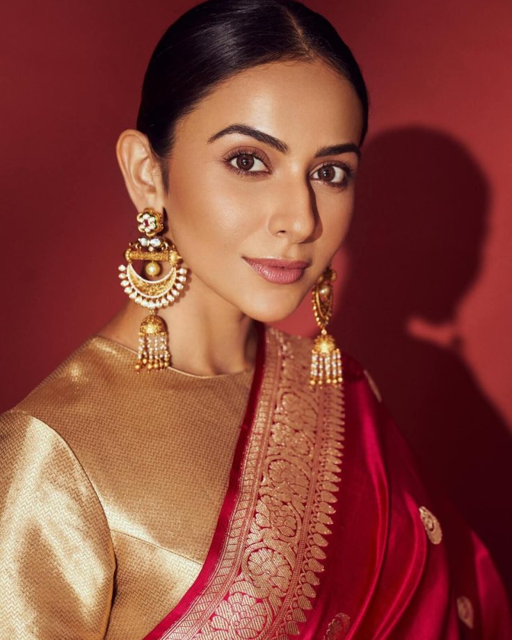 Rakul Preet Singh blows saree siren in red ‘Chand Buta’ Varanasi silk 845624