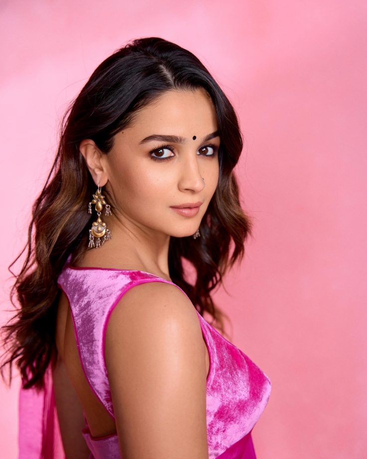 Rocky Aur Rani Ki Prem Kahani fame Alia Bhatt exudes elegance in a pink chiffon saree 840603