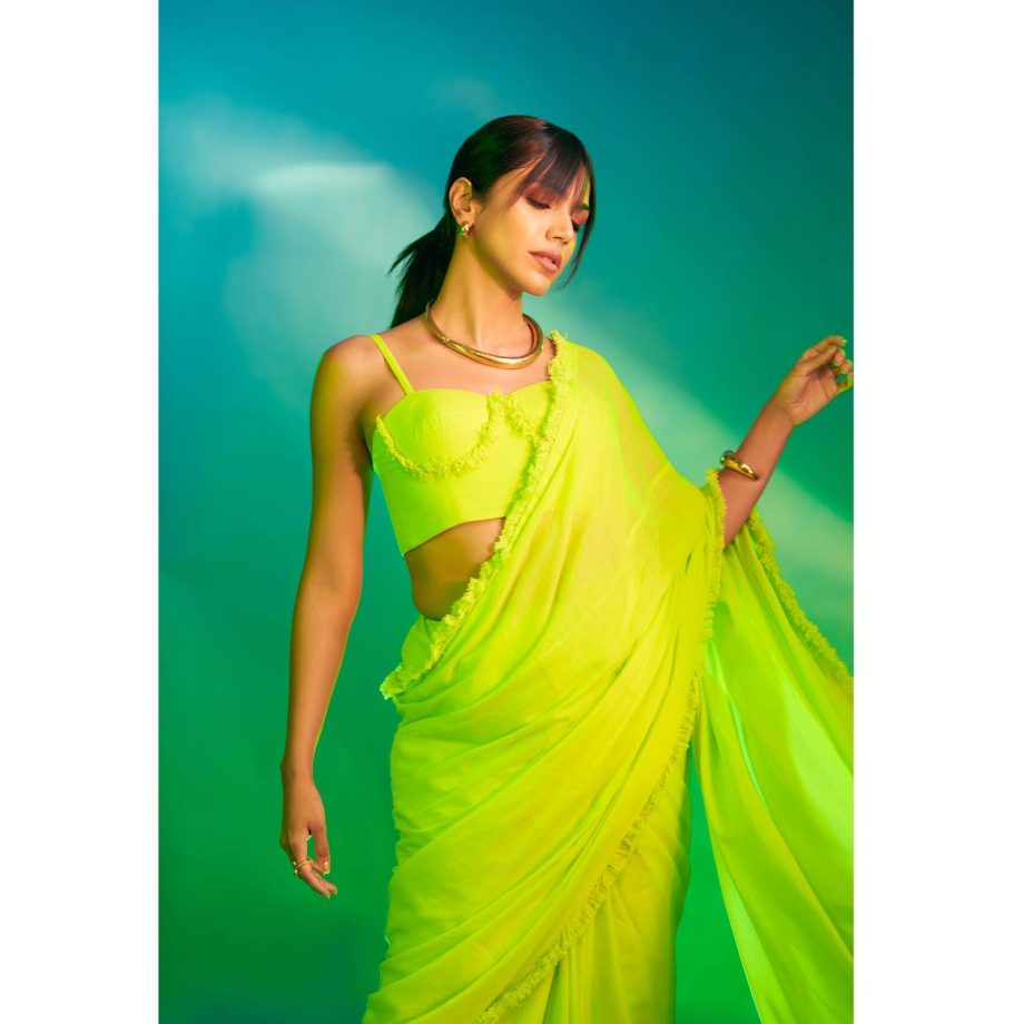 Shriya Pilgaonkar cultivates neon glam in classic six yard, see pics 846464