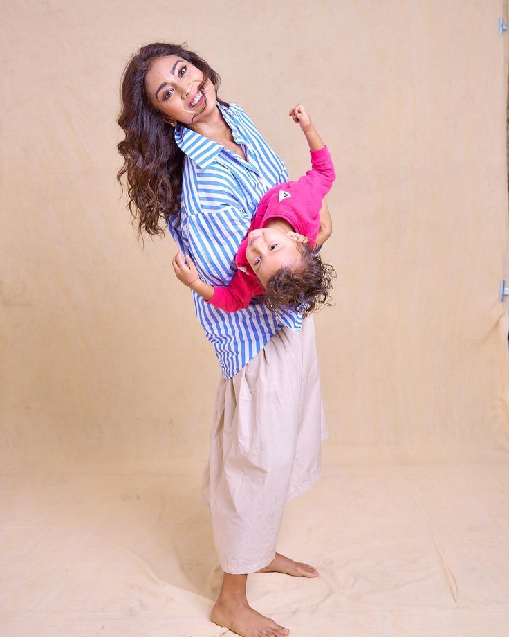 Shriya Saran Gets Candid With Her Daughter, Calls Her 'My World' 843639