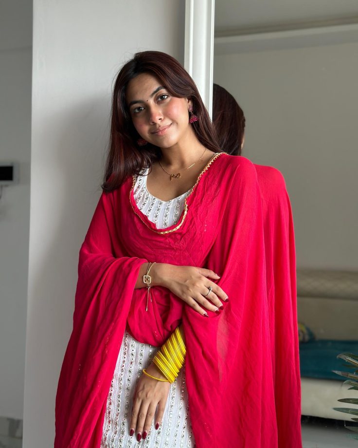 Sneak Peek Into Reem Shaikh's Magical Glimpse In White Kurta And Red Dupatta 847547