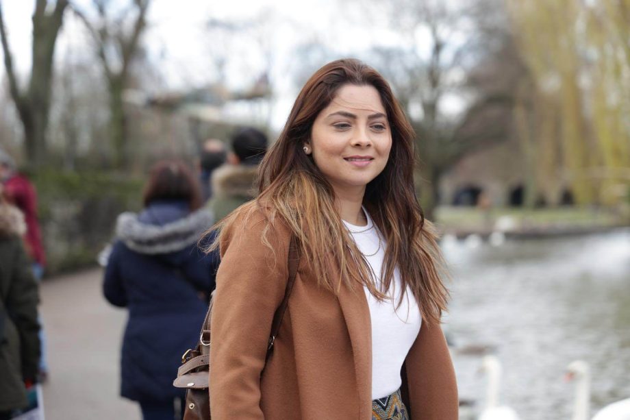 Sonalee Kulkarni startles in white top and checkered midi skirt, see pics 846143