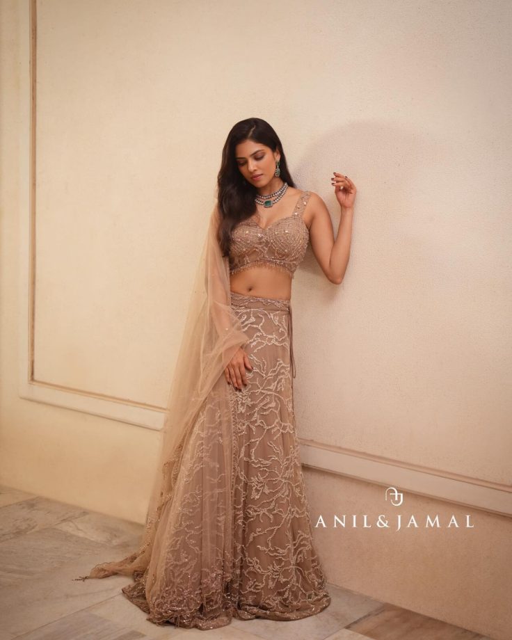 A guide to your modern day lehenga choli designs by Malavika Mohanan [Photos] 855073