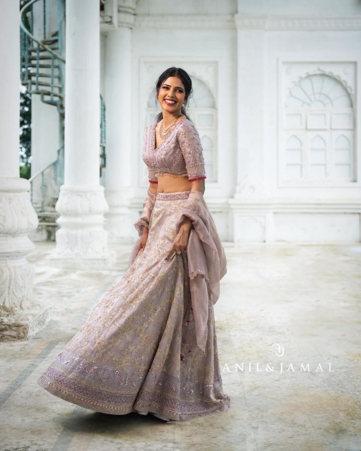 A guide to your modern day lehenga choli designs by Malavika Mohanan [Photos] 855065