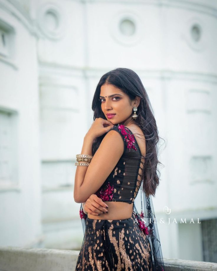 A guide to your modern day lehenga choli designs by Malavika Mohanan [Photos] 855070