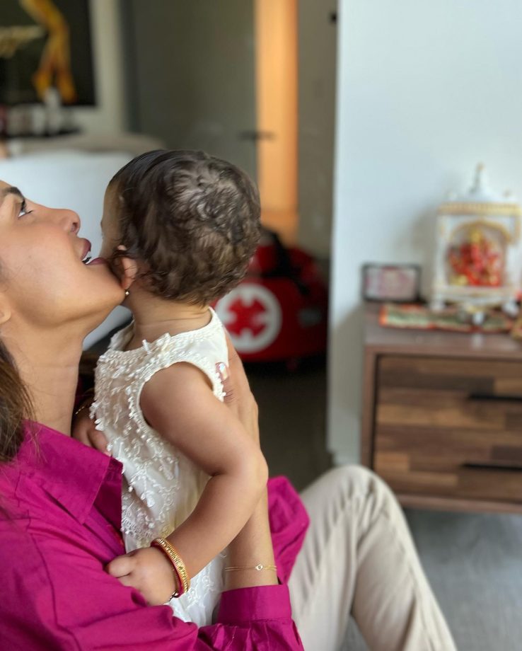 Adorable! Priyanka Chopra celebrates Ganesh Chaturthi with daughter Malti Marie [Photos] 853372