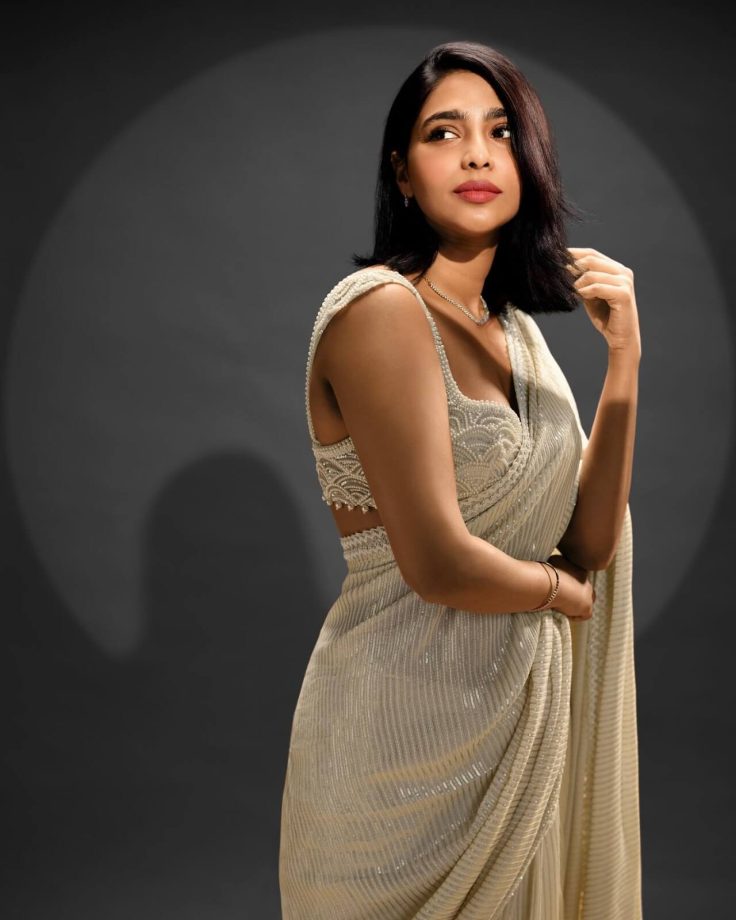 Aishwarya Lekshmi personifies ‘white divine’ in metallic saree, fans in awe 852206