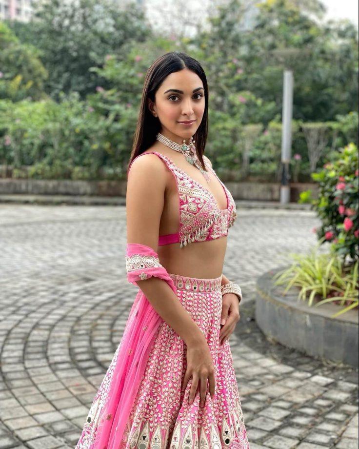 Aishwarya Rai, Kiara Advani and Nora Fatehi’s latest lehenga blouse designs are setting trends [Photos] 855081