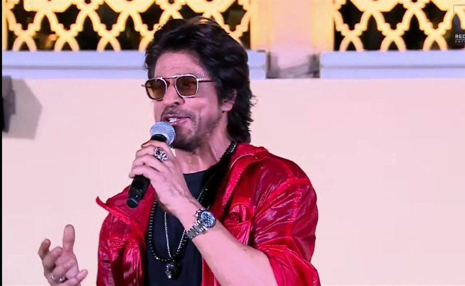 Along with launching Chaleya song’s Arabic version, Shah Rukh Khan unveils the trailer of Jawan on Burj Khalifa with over 20000+ fans after the pre-release event in Chennai 847751