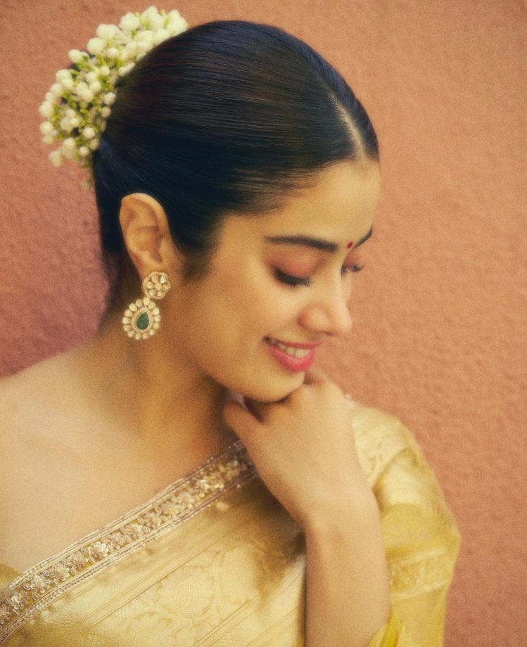 Ananya Panday, Janhvi Kapoor, And Shanaya Kapoor: Gen-z blouse designs to pair your modern sarees [In Photos] 853322