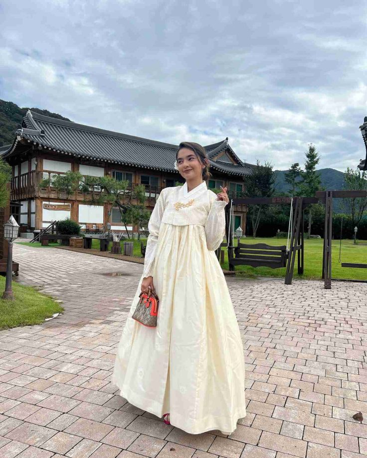 Anushka Sen Looks Alluring In Traditional Korean Outfit 'Hanbok', Checkout Gorgeous Photos 852175