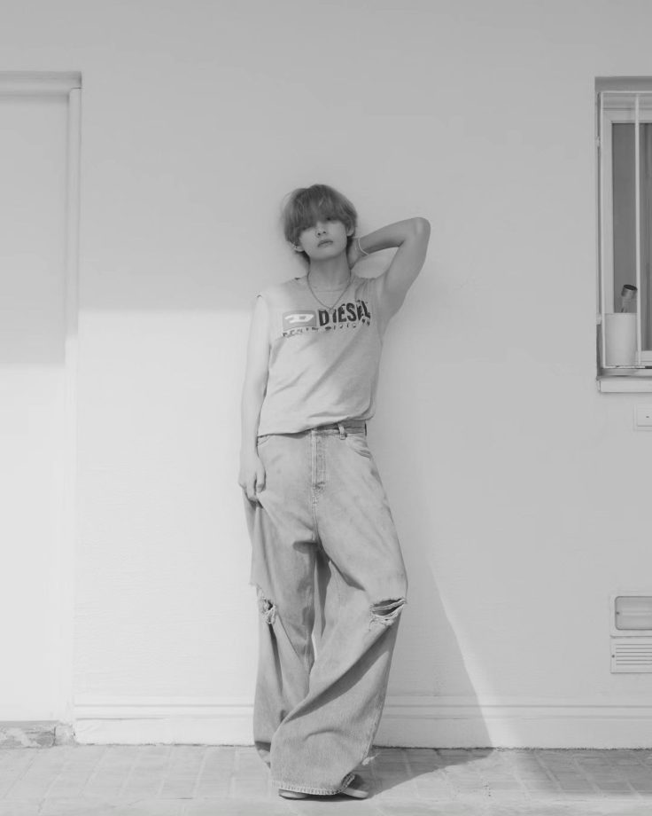 BTS V Photos: A guide to street style staples- Baggy Jeans, tie-dyes and more 849837