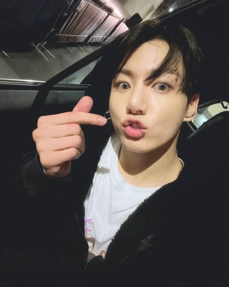 Cuteness Alert! BTS Jungkook Makes Hearts Flutter In Photos 850439