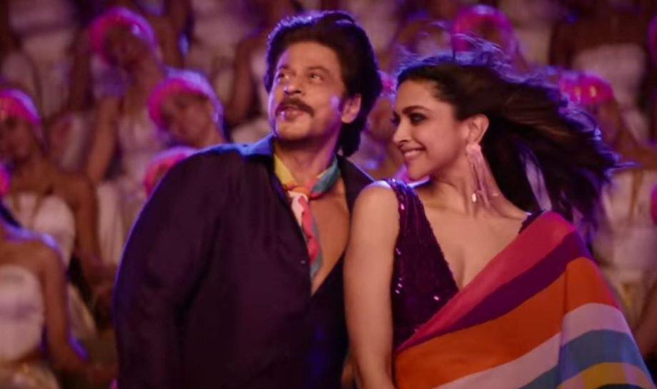 Deepika Padukone-SRK’s magical chemistry in their new song, ‘Faratta’ takes the internet by storm! 854842