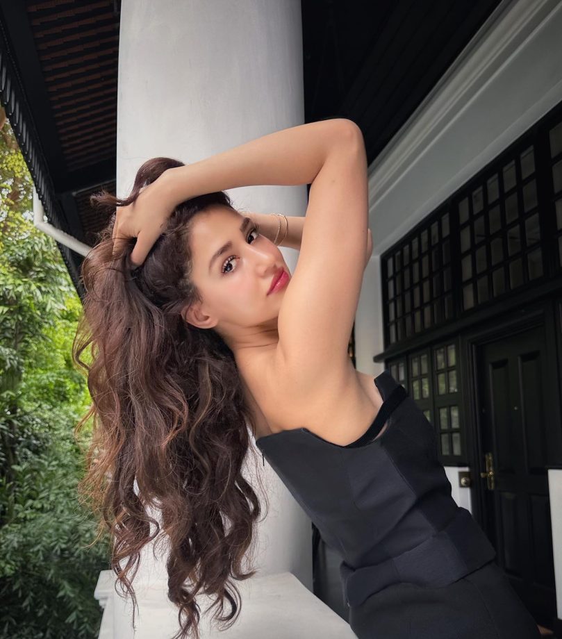 Disha Patani dazzles in an off-shoulder black Versace dress 854716