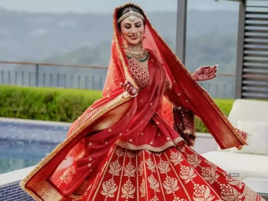 Dreamy Bridal Poses Inspiration Ft. Ankita Lokhande, Mouni Roy, And Shraddha Arya 853626