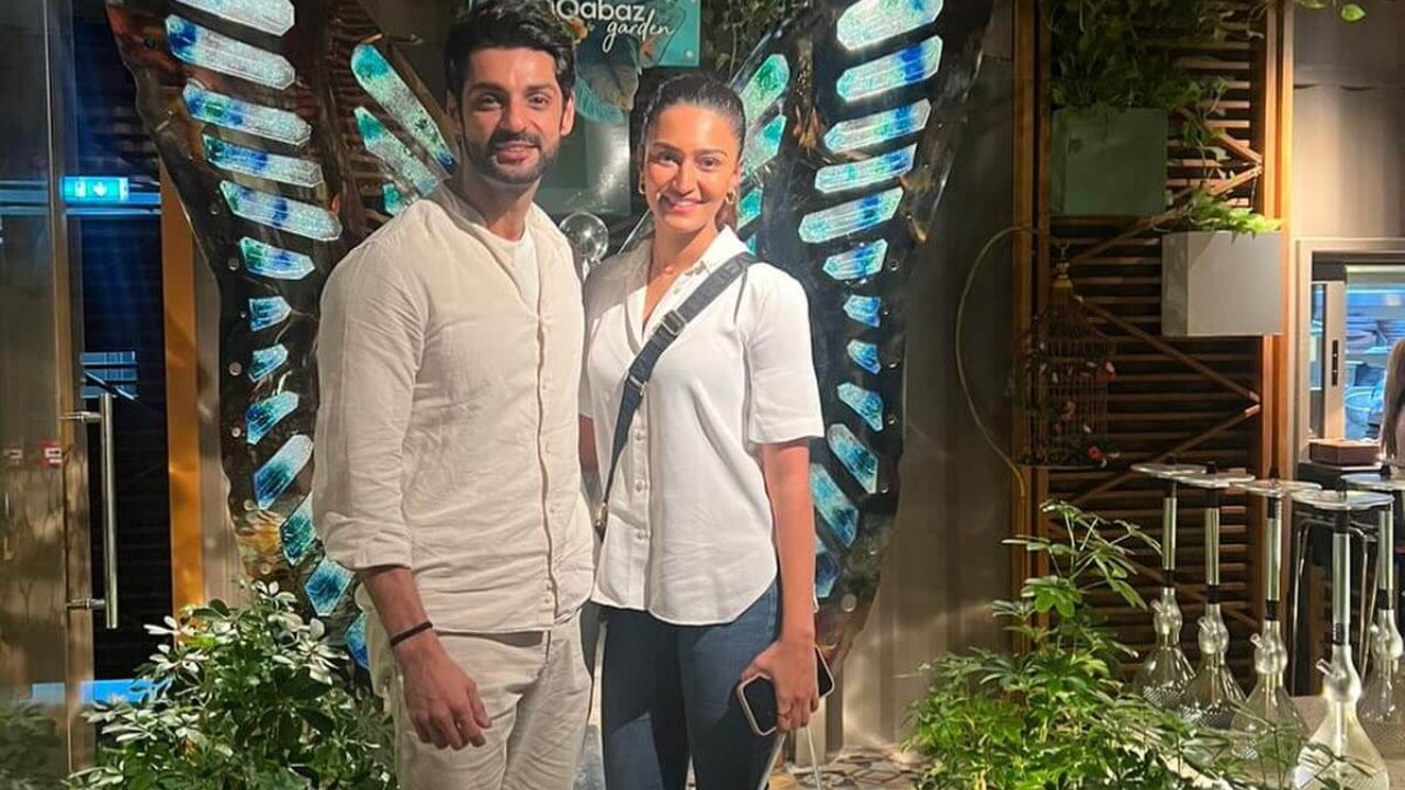 Erica Fernandes Poses With Karan Wahi In Casual Outfits, Fan Insists To Act Together, Check Out 852518