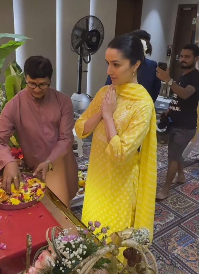 Ganpati Bappa Morya: Shraddha Kapoor and Ananya Panday seek blessings, look gorgeous in yellow salwar suits 856166