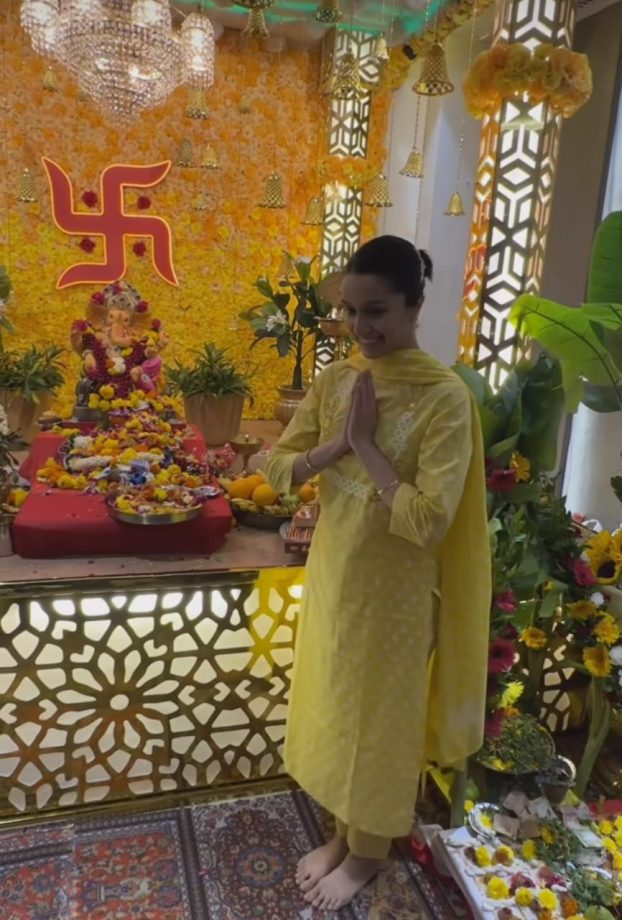 Ganpati Bappa Morya: Shraddha Kapoor and Ananya Panday seek blessings, look gorgeous in yellow salwar suits 856168