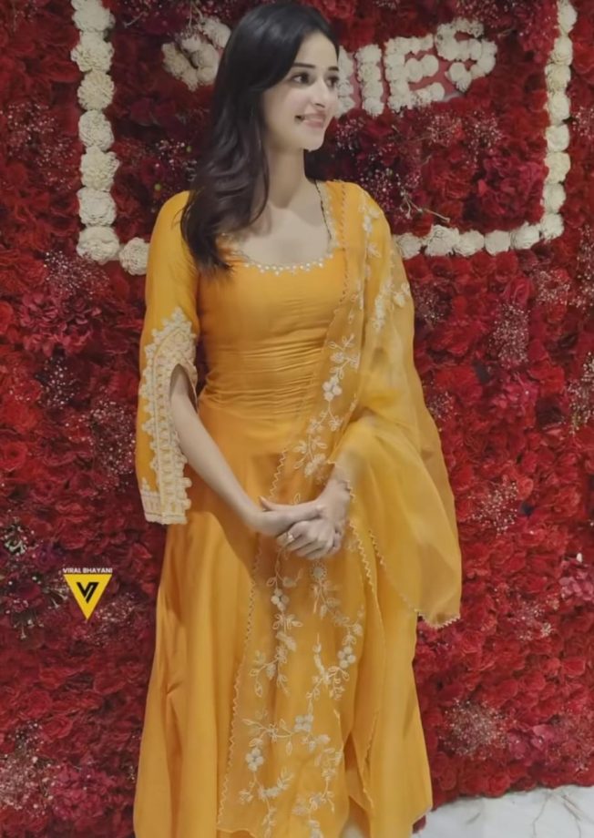 Ganpati Bappa Morya: Shraddha Kapoor and Ananya Panday seek blessings, look gorgeous in yellow salwar suits 856169