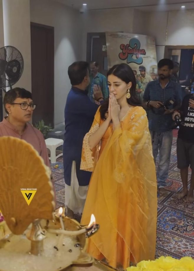 Ganpati Bappa Morya: Shraddha Kapoor and Ananya Panday seek blessings, look gorgeous in yellow salwar suits 856170