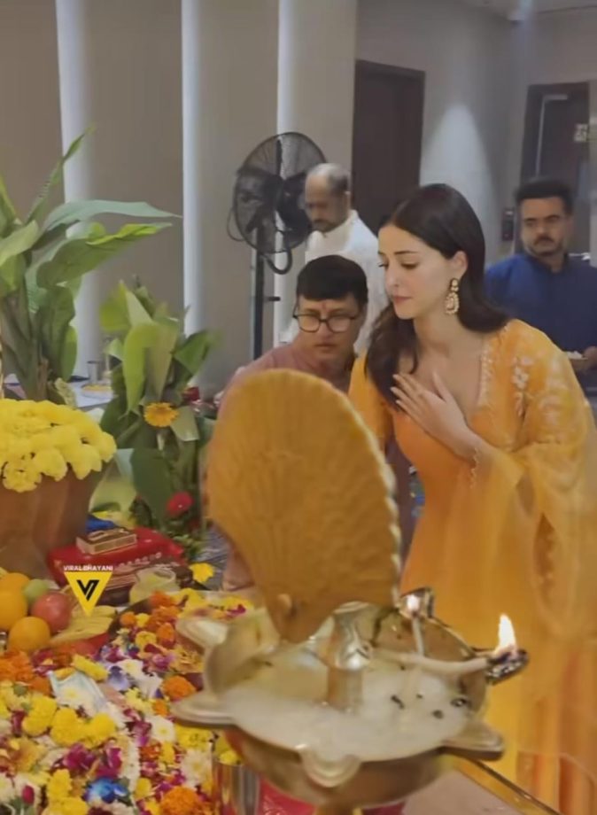 Ganpati Bappa Morya: Shraddha Kapoor and Ananya Panday seek blessings, look gorgeous in yellow salwar suits 856172