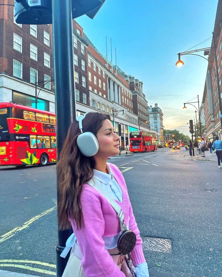 Get the Instagram worthy ‘sling bag’ guide from Avneet Kaur, Jannat Zubair and Anushka Sen 852564