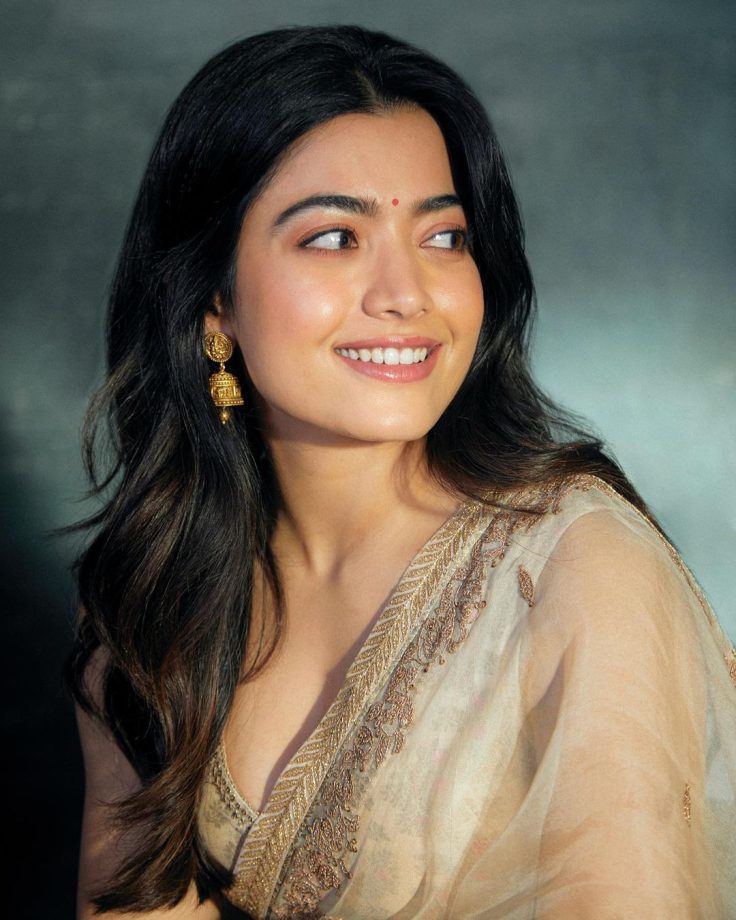 Glowing like gold! Rashmika Mandanna is dream in beige saree and deep plunge blouse design 853637