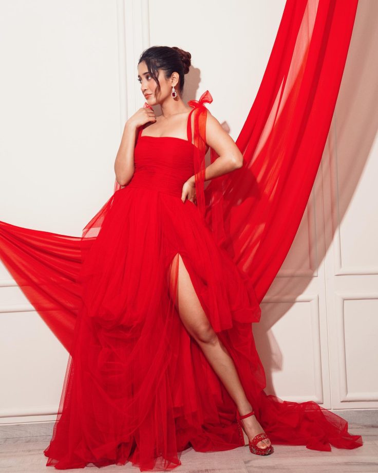 Gowns for girls: Styling tips from Rubina Dilaik, Shivangi Joshi and Tina Dutta [Photos] 856428