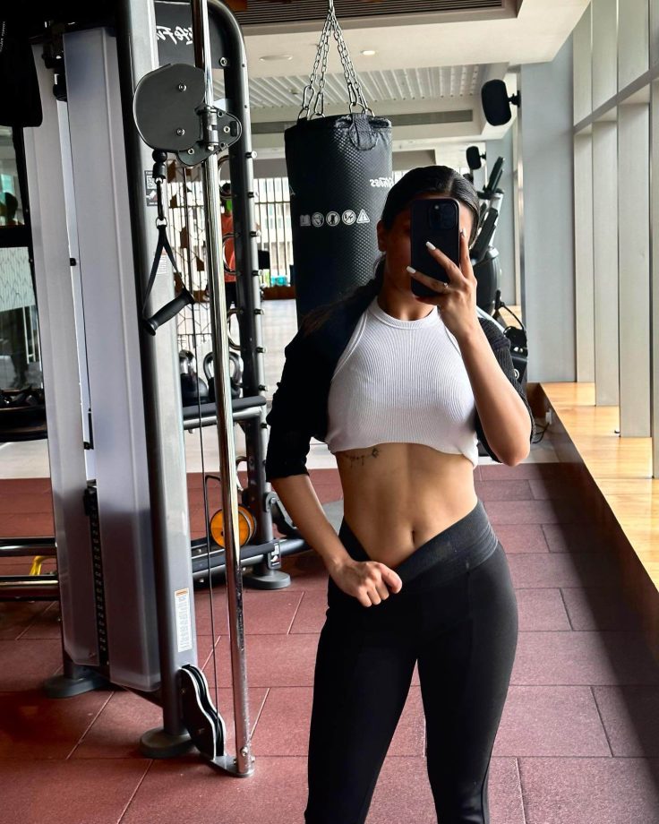 Gym Girls Avneet Kaur And Anushka Sen Working On Abs, Flaunts Picturesque Figure 857066