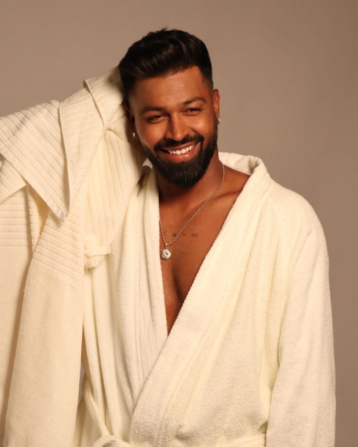 Hardik Pandya Poses In Bathrobe, Females Fans Go Fluttering 849137