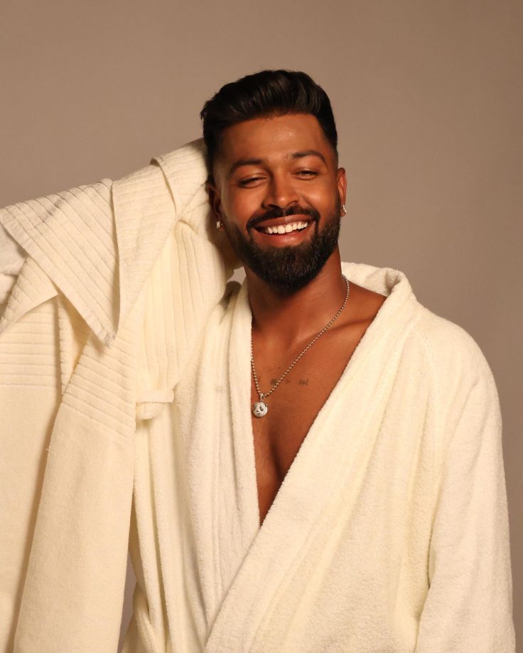 Hardik Pandya Poses In Bathrobe, Females Fans Go Fluttering 849140