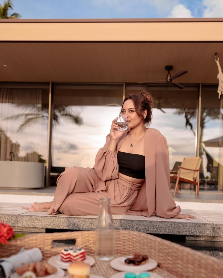 Ice-cream To Floating Breakfast: Sneak Peek Into Sonakshi Sinha's Maldives Vacation 857010