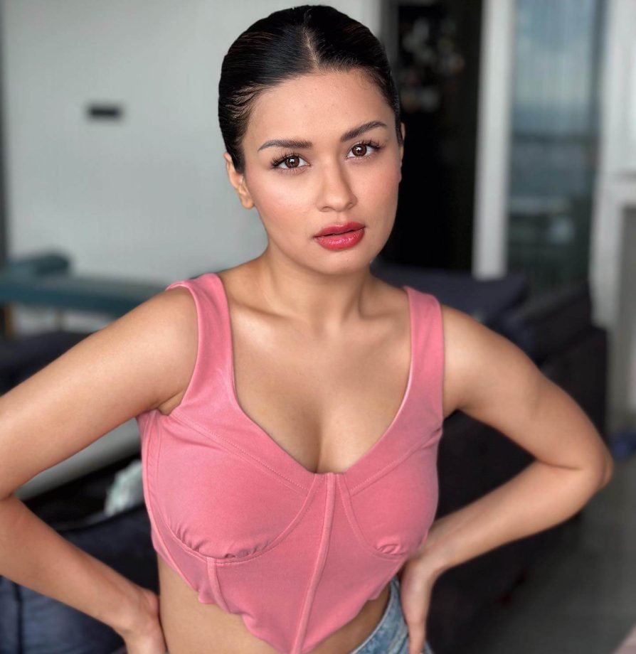 In Photos: Avneet Kaur looks sensuous in pink deep neck bralette and denim jeans 852010