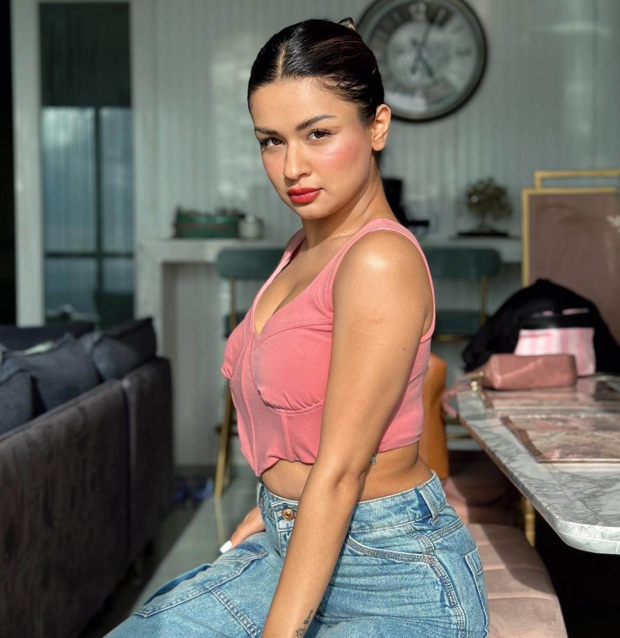 In Photos: Avneet Kaur looks sensuous in pink deep neck bralette and denim jeans 852016