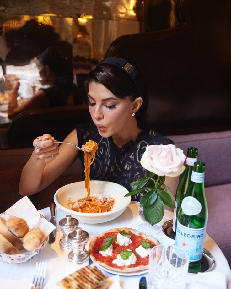 Jacqueliene Fernandez's Venice Dump Is All Fun, Food And Fiery Glam 848563