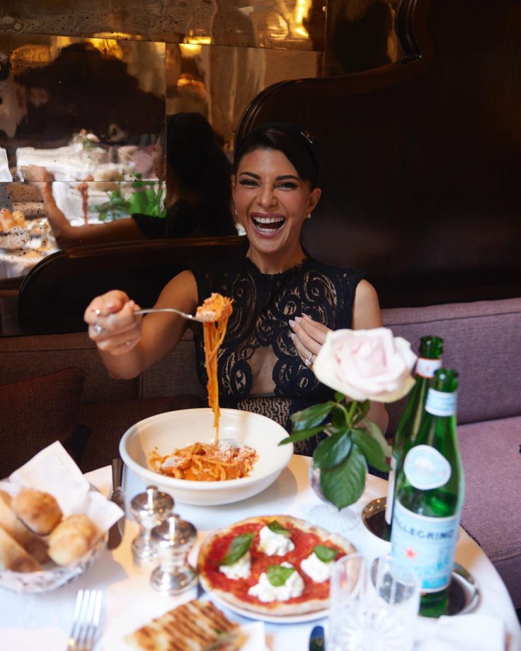 Jacqueliene Fernandez's Venice Dump Is All Fun, Food And Fiery Glam 848564