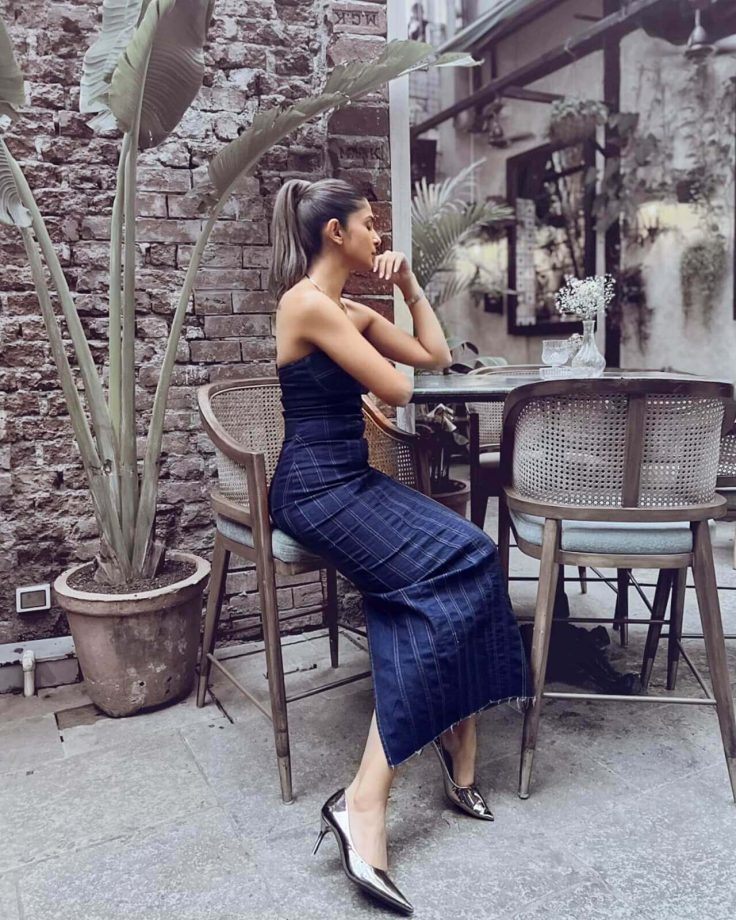 Jennifer Winget Sets Internet On Fire In Denim Bodycon Dress, Tanuj Virwani Comments, “Aging Like Fine Wine” 851225