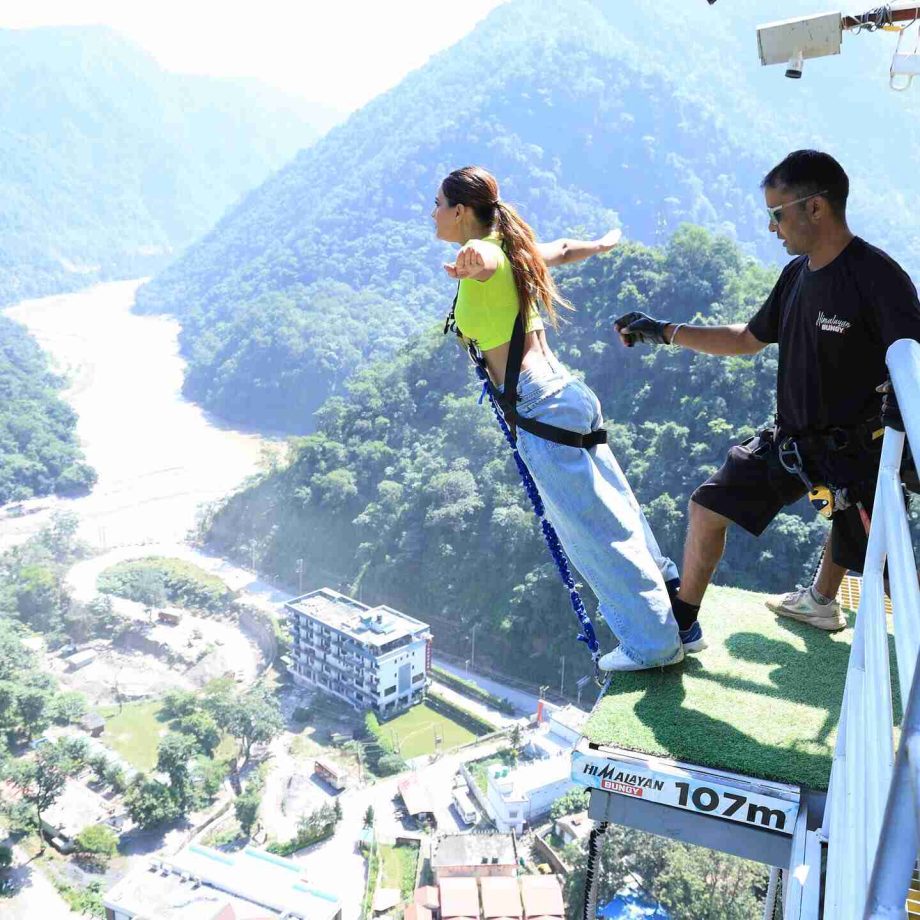 Khatra Queen! Nia Sharma explores bungee jumping in Rishikesh 849648