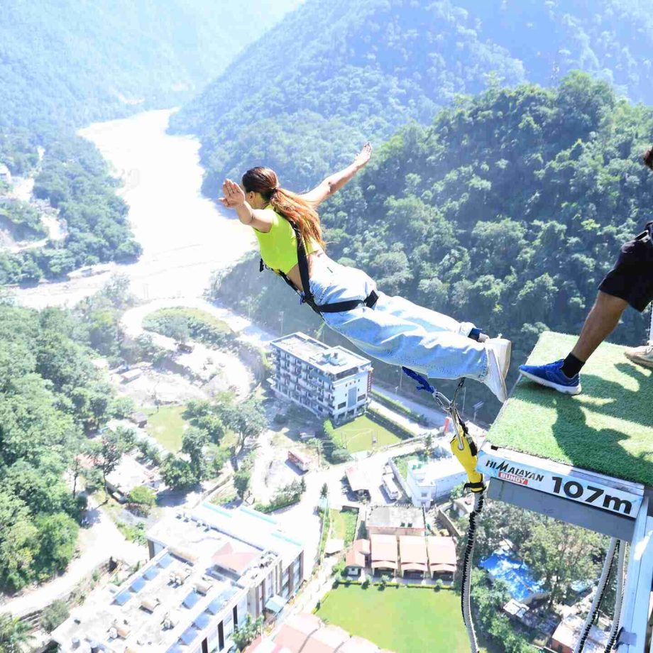 Khatra Queen! Nia Sharma explores bungee jumping in Rishikesh 849649